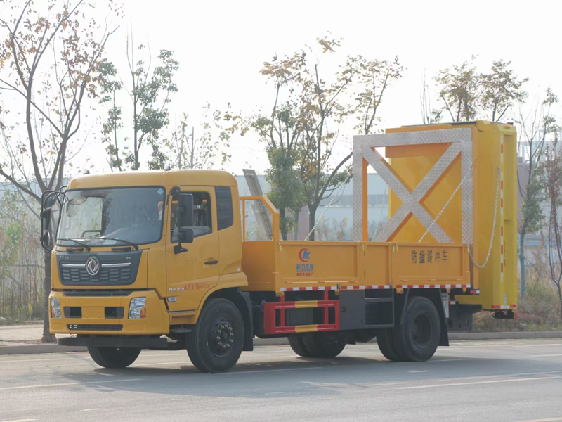 东风天锦100K防撞缓冲车