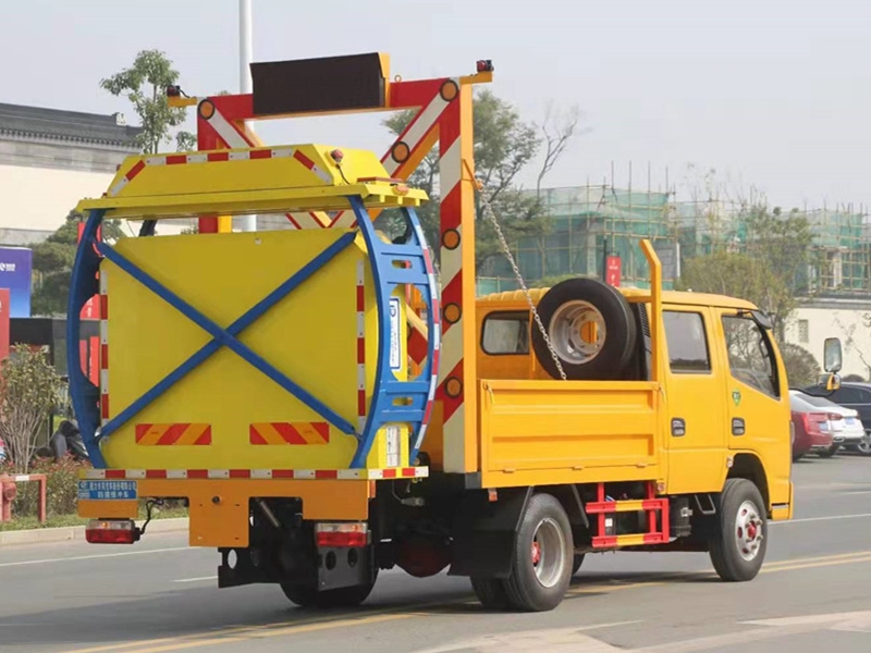 蓝牌东风70K防撞缓冲车